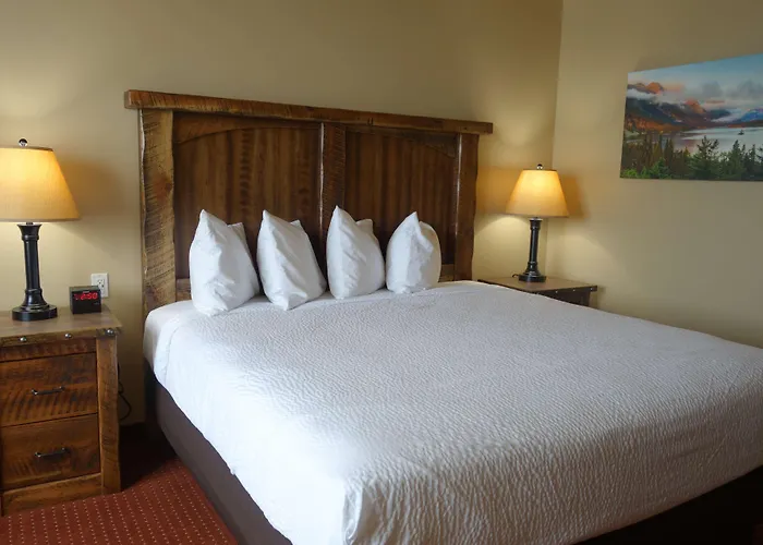 Glacier International Lodge